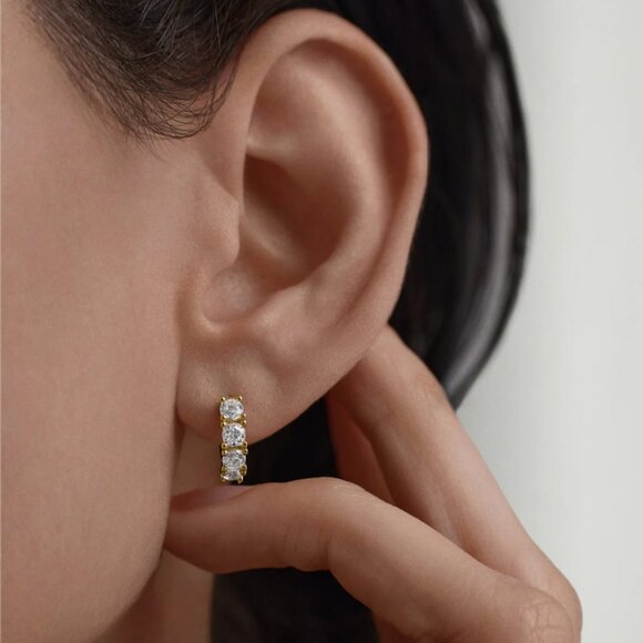 Mejuri Jewelry - NWT Mejuri Lab Grown Sapphire Huggies